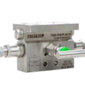 Tek-Trol Tek-Manifold 7500A Series, 3-Way Block and Equalize Manifold Valve, Flange/FNPT End Connection, PTFE Seal, 316 Stainless Steel Body, 6000 psi