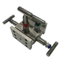 Tek-Trol Tek-Manifold 7500A-5VM-FF-8N-SS, 5-Way Block and Bleed, Flange x Flange, PTFE Seal, 316 Stainless Steel Body, 6000 psi